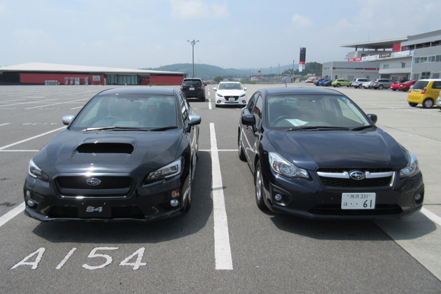 新型WRX S4（左）とマリオ氏の愛車 インプレッサG4（右）