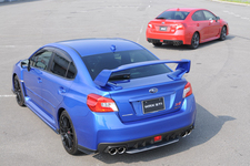 新型WRX S4と新型WRX STI