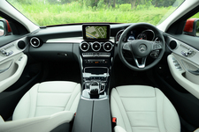 メルセデス・ベンツ C180 アバンギャルド　ボディカラー：ヒヤシンスレッド