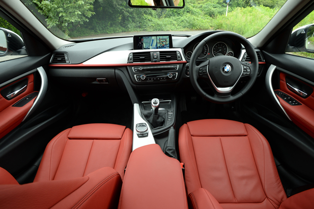 BMW 320i スポーツ ※写真はMT車