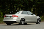 アウディ A4 2.0 TFSI クワトロ　ボディカラー：キュベシルバー