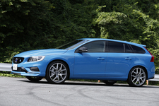 VOLVO V60 Polestar(ボルボ V60 ポールスター)[限定60台／ボディカラー：レーベンブルー]