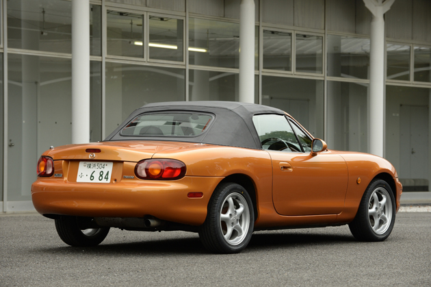 【歴代ロードスター】マツダ/ ロードスターNA.NB.NC 3台セット 歴代ロードスター（NA、NB、NC、ND）」によるドラッグレース動画