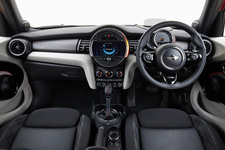 新型ミニ5ドア(F55)/Mini CooperS 5door
