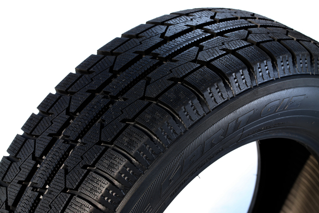 TOYO TIRES スタッドレスタイヤ「OBSERVE GARIT GIZ(オブザーブ・ガリットギズ)」雪上・氷上試乗レポート/飯田裕子