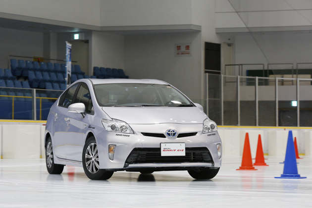 TOYO TIRES スタッドレスタイヤ「OBSERVE GARIT GIZ(オブザーブ・ガリットギズ)」雪上・氷上試乗レポート/飯田裕子