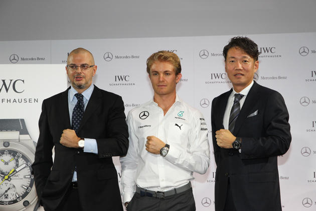 （左）IWCシャフハウゼン ジャパンブランドディレクター マニュエル・ブランデラ／（中央）ニコ・ロズベルグ選手／（右）メルセデス・ベンツ日本株式会社 代表取締役社長の上野金太郎氏