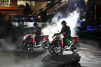東京モーターフェス2014／光や音の演出に加え、様々な車種のクルマ・バイクが“踊る”ことで来場者を魅了する「 シルク・ド・モビ・エレガンス」／ヤマハ TRICITY（トリシティ）