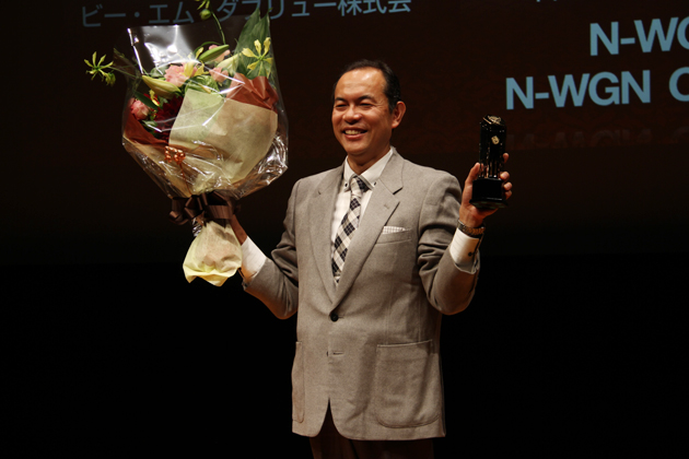 2014-2015 日本カー・オブ・ザ・イヤー スモールモビリティ部門賞に選ばれた「ホンダ N-WGN・N-WGN Custom」と本田技研工業株式会社 本田技術研究所 主任研究員 人見康平氏