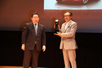 2014-2015 日本 カー・オブ・ザ・イヤーを受賞した「マツダ デミオ」表彰式にてマツダ株式会社 常務執行役員 藤原清志氏