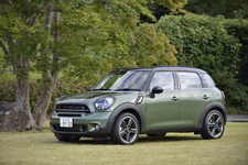 MINI Cooper SD Crossover(ミニクロスオーバー クーパーSD／クリーンディーゼル搭載モデル)[ボディカラー：ジャングル・グリーン(新色)] 試乗レポート／藤島知子　9