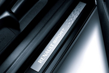 ルノー新型「メガーヌ GT ライン」／ENAULT SPORT'ロゴ入り キッキングプレート