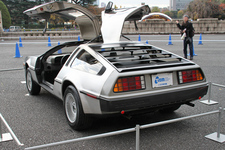 デロリアン DMC-12　※画像は2012年12月に開催された「トヨタ博物館 クラシックカーフェスタ in 神宮外苑」に展示されていたもの