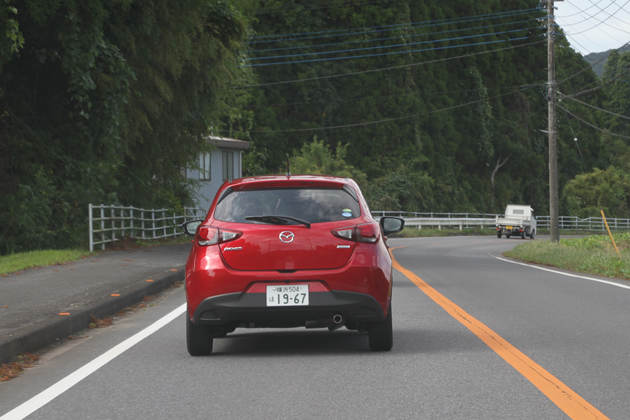 マツダ 新型デミオ [ガソリン車・4代目]／郊外路にて