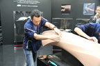 マツダのクレイモデラーによるオブジェ制作の実演／「Tokyo Midtown DESIGN TOUCH 2014」にて