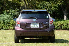 トヨタ アクア 1.5 G ブラックソフトレザーセレクション ボディカラー:ディープアメジストマイカメタリック