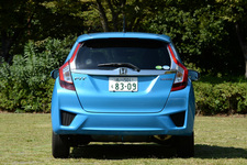 ホンダ フィット 1.5 ハイブリッド Lパッケージ ボディカラー:ビビッドスカイブルー・パール