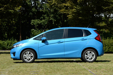 ホンダ フィット 1.5 ハイブリッド Lパッケージ ボディカラー:ビビッドスカイブルー・パール
