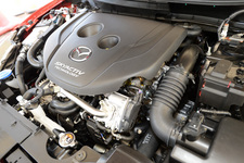 マツダ 新型 デミオ　1.5リッター ディーゼルエンジン