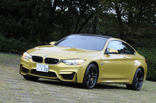 BMW 新型 M4クーペ[ボディカラー：オースチン・イエロー]