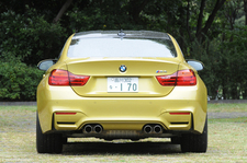 BMW 新型 M4クーペ[ボディカラー：オースチン・イエロー]