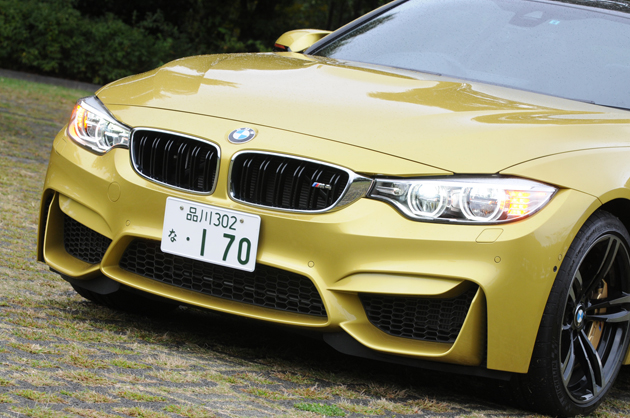 BMW M4 クーペ オースチン メタリックイエロー (ミニカー