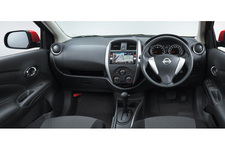 日産 ラティオ X/インテリア・インパネ