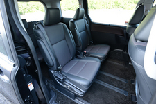 トヨタ 新型ミニバン「エスクァイア」（ESQUIRE）ハイブリッド／リア（2列目）シート