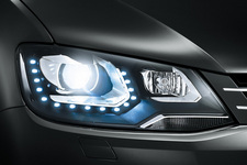 フォルクスワーゲン「シャラン グレンツェン 2」／バイキセノンヘッドライト（オートハイトコントロール機能付）イメージ