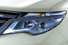 日産 セレナ 特別仕様車「Vセレクション+Safety」／LEDヘッドランプ
