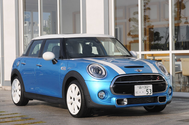 MINI COOPER S 5 DOOR(新型ミニ 5ドア クーパーS)[ボディカラー：エレクトリック・ブルー]