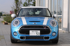 MINI COOPER S 5 DOOR(新型ミニ 5ドア クーパーS)[ボディカラー：エレクトリック・ブルー]