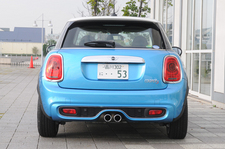 MINI COOPER S 5 DOOR(新型ミニ 5ドア クーパーS)[ボディカラー：エレクトリック・ブルー]