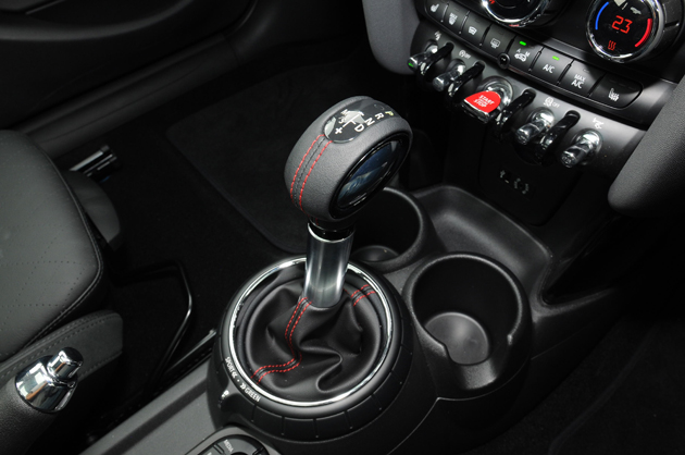 新型mini ミニ クーパーs 5ドア 試乗レポート 国沢光宏 2 3 徹底検証 14年新型車種ー試乗レポート Mota