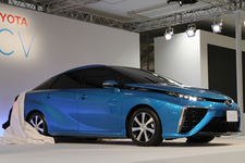 「トヨタ FCV 発表会」に展示されたトヨタ 新型燃料電池自動車「FCV」