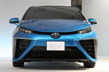 「トヨタ FCV 発表会」に展示されたトヨタ 新型燃料電池自動車「FCV」