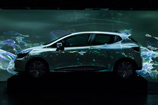 ルノー「ルーテシア」／“触れるプロジェクションマッピング”