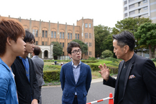 福市氏と学生カーソムリエ達