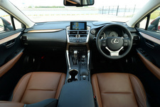 レクサス NX 200t バージョンL　ボディカラー：レッドマイカクリスタルシャイン