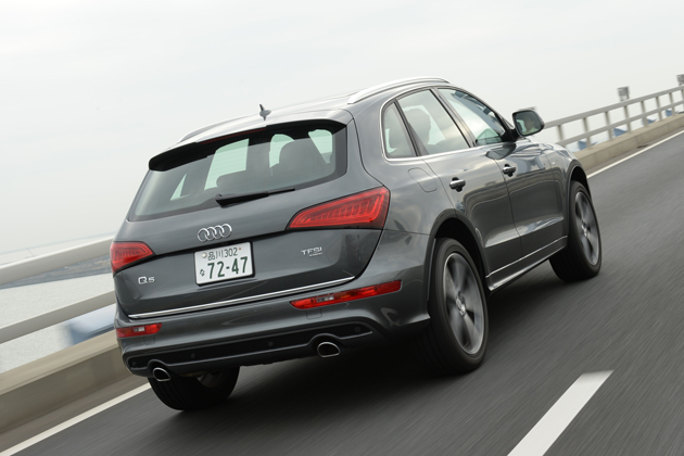 アウディ Q5 2.0 TFSI クワトロ Sラインパッケージ　ボディカラー：デイトナグレーPE