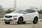 ボルボ XC60 T5 Rデザイン　ボディカラー：クリスタルホワイトパール