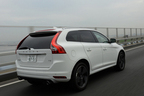 ボルボ XC60 T5 Rデザイン　ボディカラー：クリスタルホワイトパール