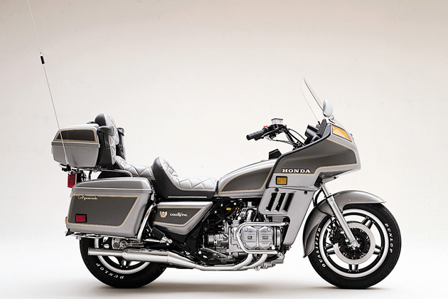 ホンダ、大型二輪「ゴールドウイング」発売40周年記念の特別 ホンダ、大型二輪「ゴールドウイング」発売40周年記念の特別