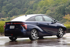 トヨタ 燃料電池自動車(FCV)「MIRAI(ミライ)」