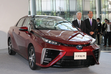 トヨタ 新型燃料電池自動車（FCV）「MIRAI（ミライ）」