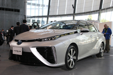 トヨタ 新型燃料電池自動車(FCV)「MIRAI(ミライ)」