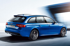 「Audi RS 4 Avant Nogaro selection」／走行イメージ