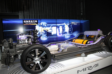 トヨタ 新型燃料電池自動車 [FCV] MIRAIのカットモデル