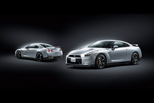 NISSAN GT-R 15年モデル／Track Edition engineered by nismo