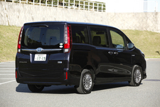 トヨタ 新型ミニバン「エスクァイア」試乗レポート/吉田由美